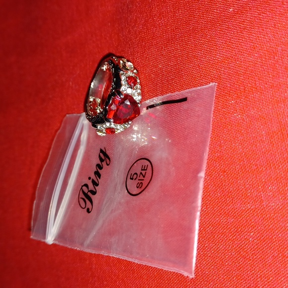 Women's Heart Ring - Picture 4 of 7